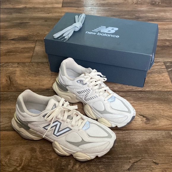 New Balance White and Gray Sneakers - Picture 7 of 12
